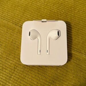 Apple EarPods (Lightning Connector) for iPhones, iPads, iPods